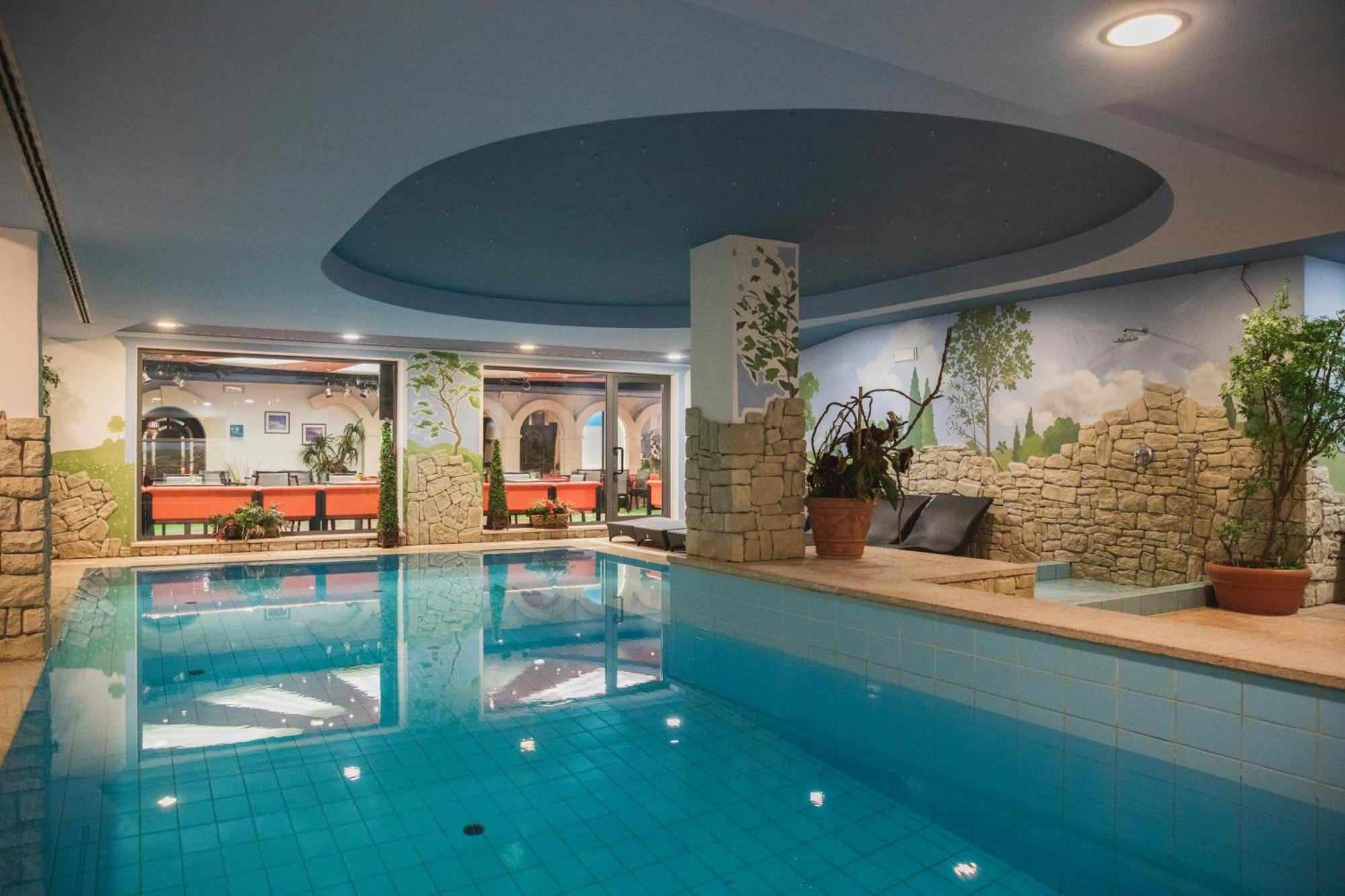 Rubino Deluxe Hotel